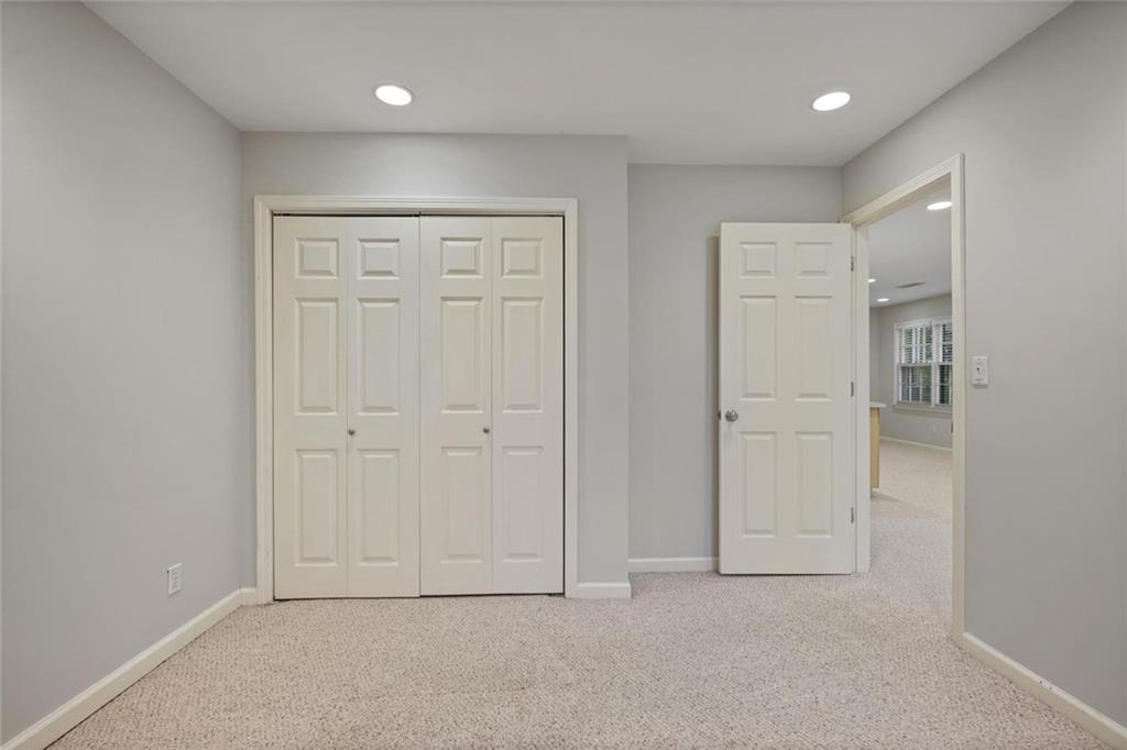 HIDDEN BRANCHES - Residential