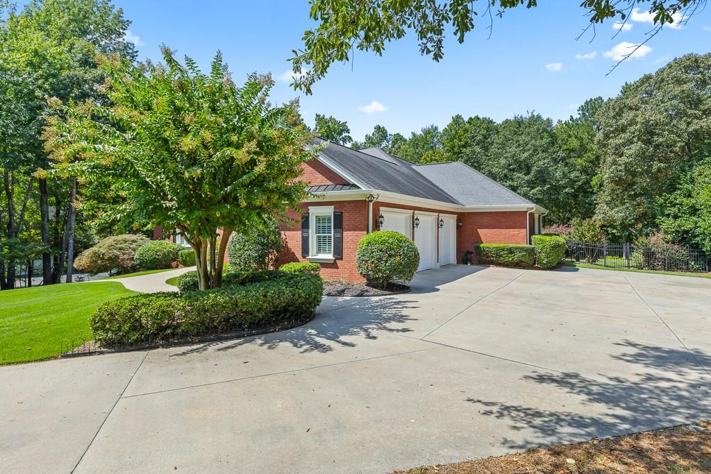 5222 Legends Drive