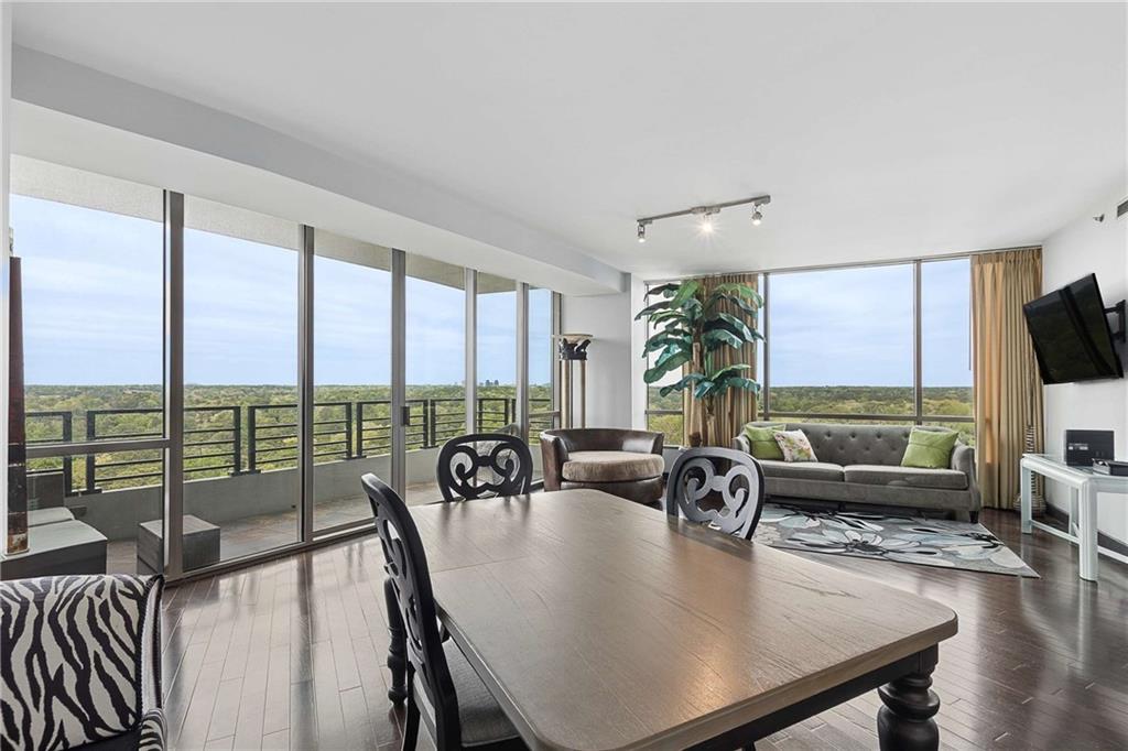 700 Park Regency Place NE 2002