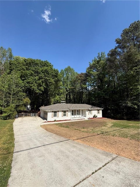 Homes For Sale - 2646 Pamela Drive<br/> Snellville, GA 30078