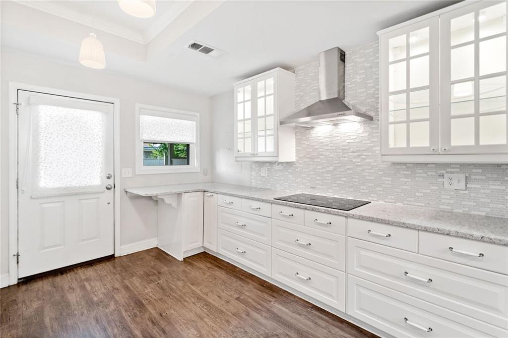 837 Serramonte Drive