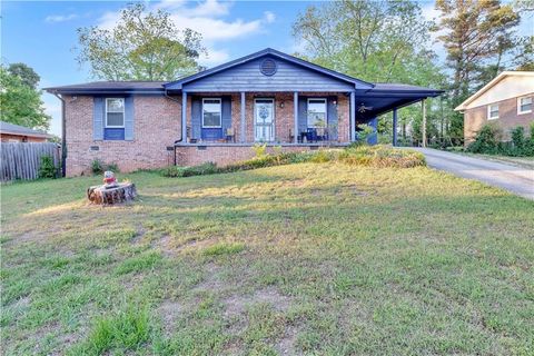 Homes For Sale - 2568 Burkshire Road<br/> Clayton County, Ellenwood, GA 30294