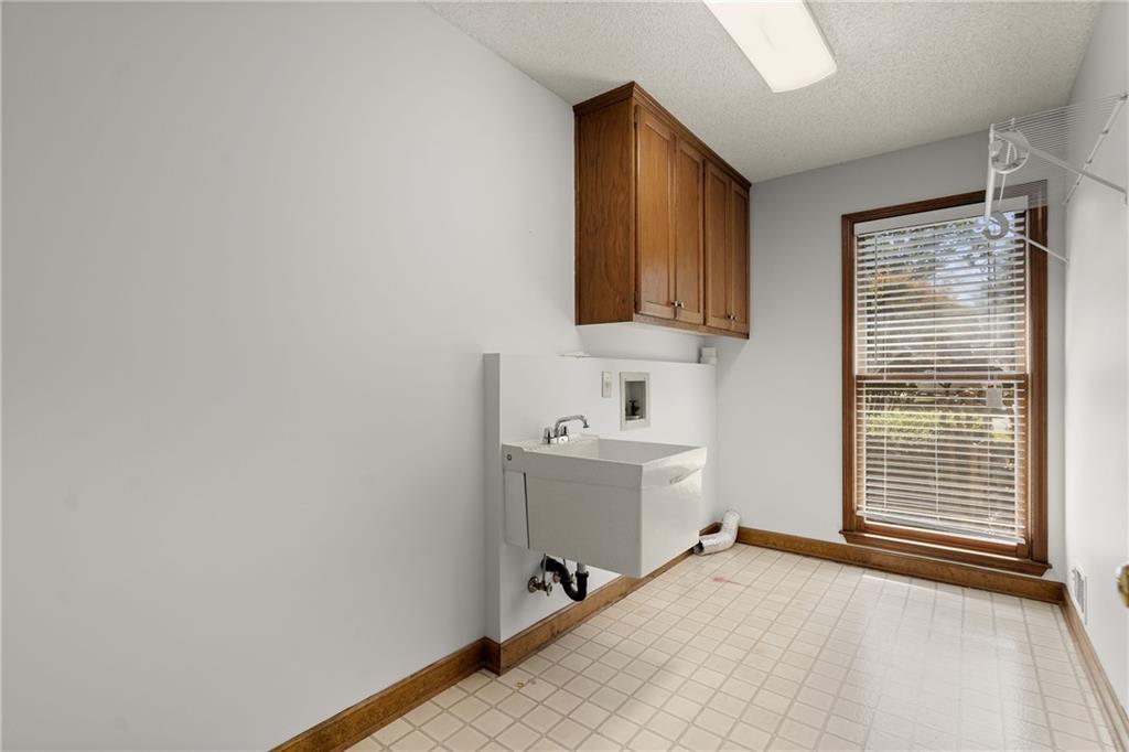 1015 Brooksglen Drive, Roswell, Georgia image 29