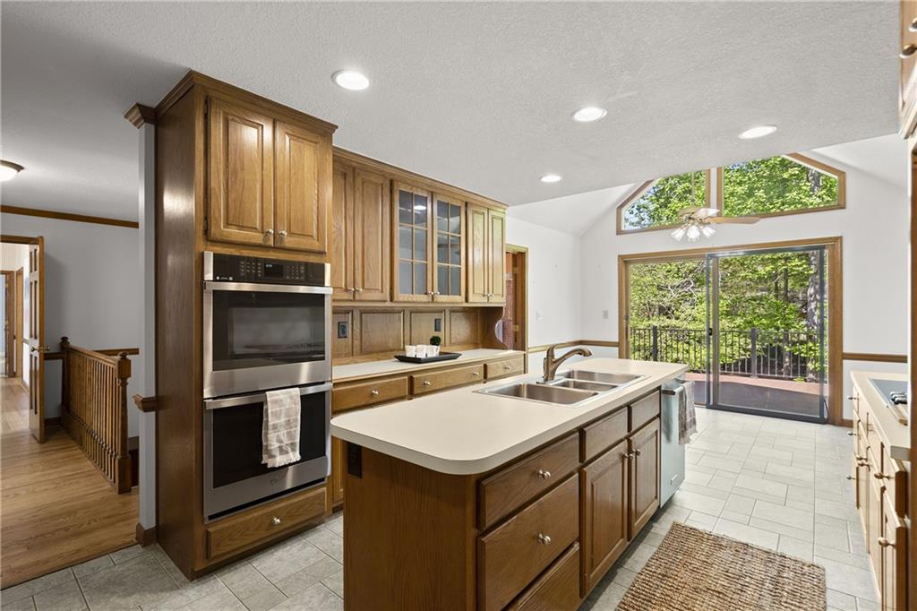 1015 Brooksglen Drive, Roswell, Georgia image 18