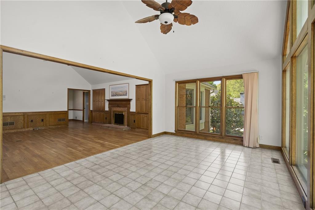 1015 Brooksglen Drive, Roswell, Georgia image 12