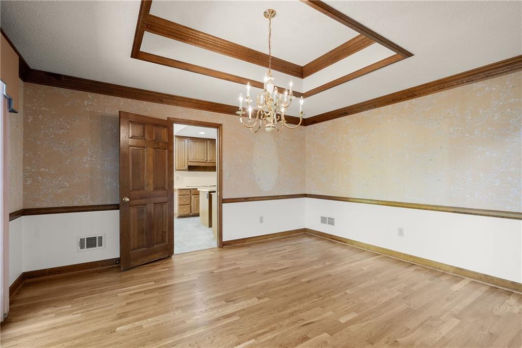 1015 Brooksglen Drive, Roswell, Georgia image 13