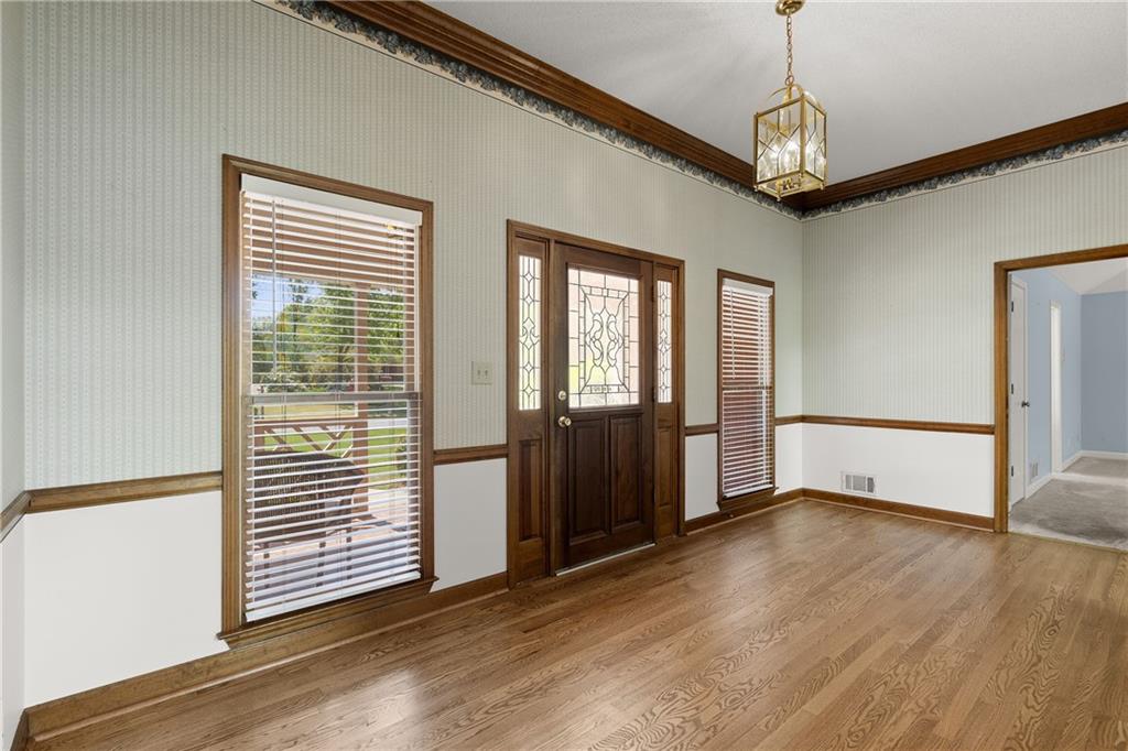 1015 Brooksglen Drive, Roswell, Georgia image 8