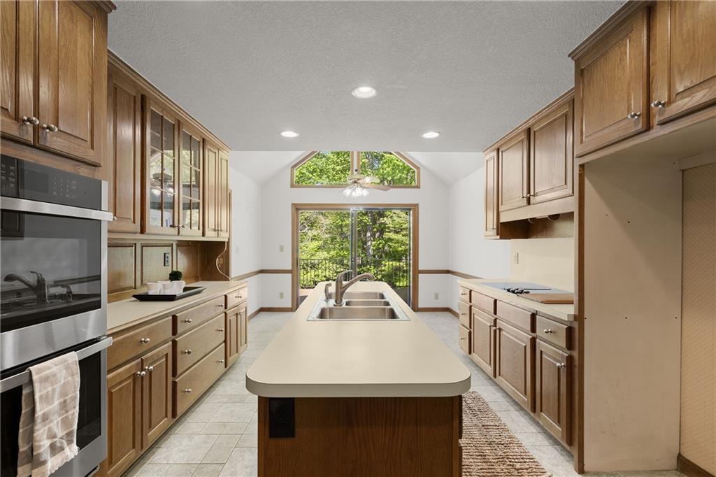 1015 Brooksglen Drive, Roswell, Georgia image 4