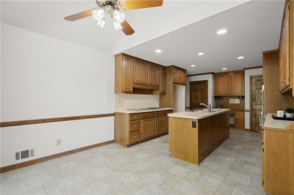 1015 Brooksglen Drive, Roswell, Georgia image 15