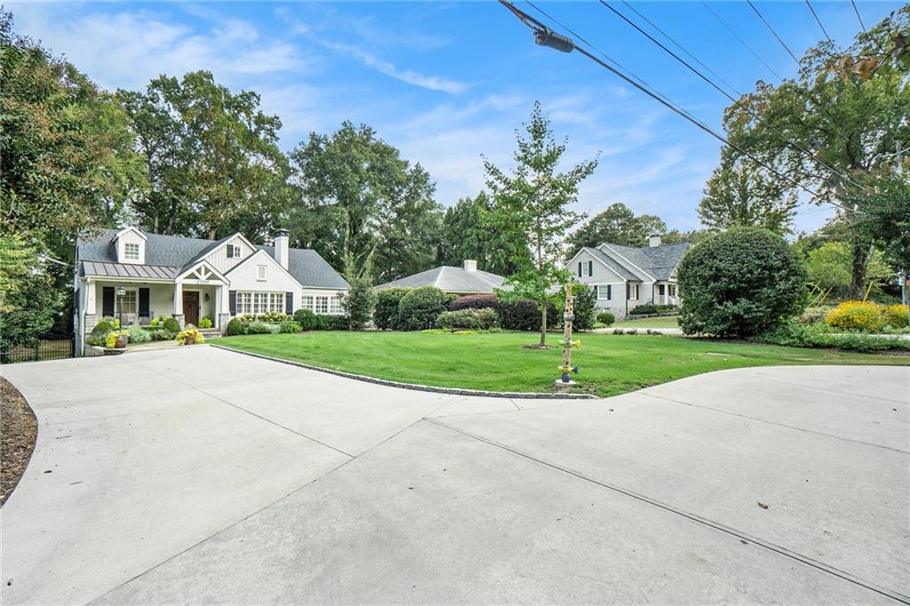 2707 Sharondale Drive NE