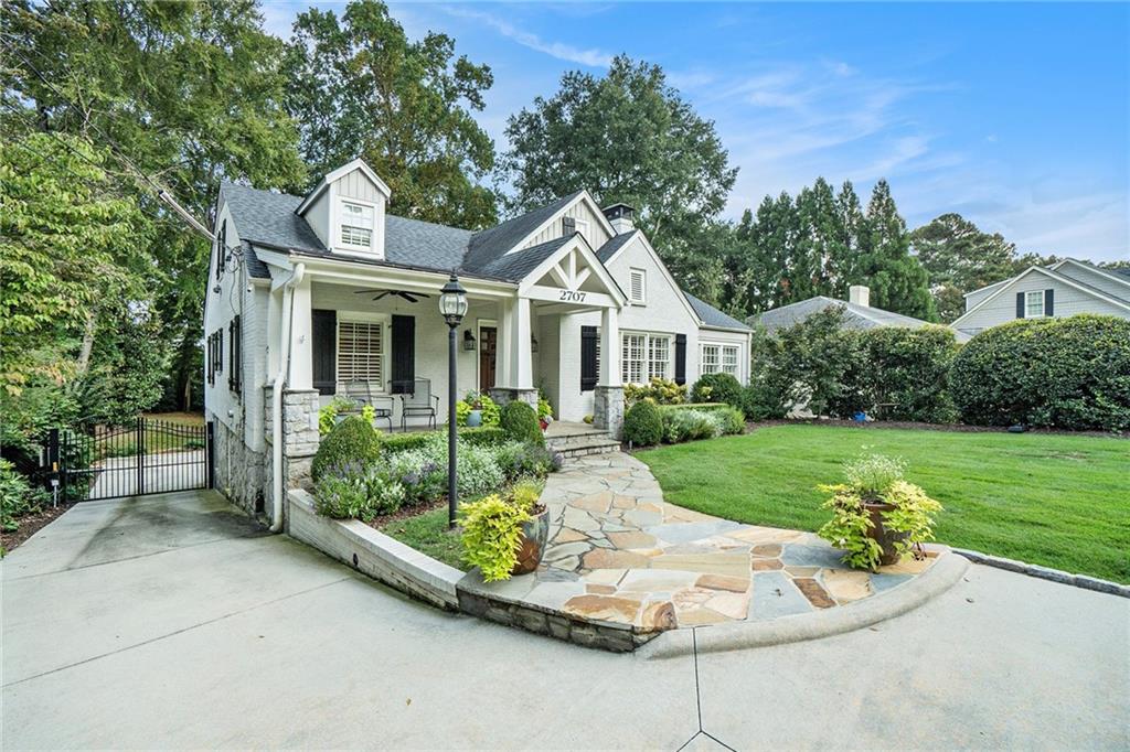 2707 Sharondale Drive NE