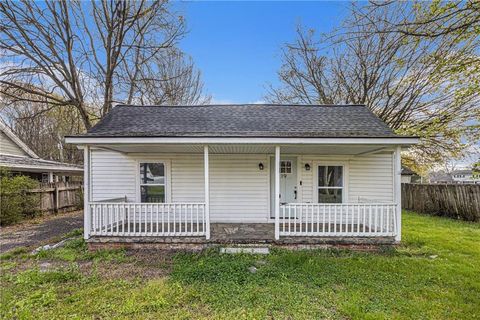 Homes For Sale - 19 Walnut Street<br/> Aragon, GA 30104