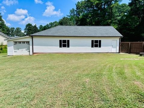 A home in Dacula