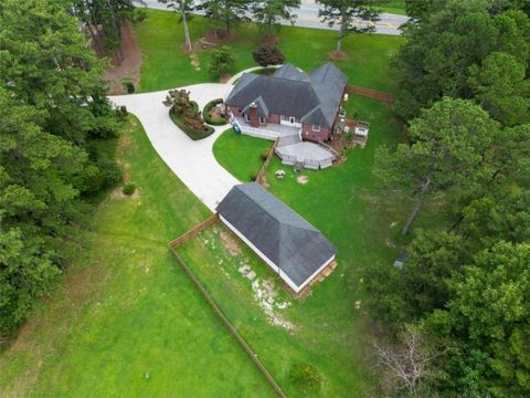 A home in Dacula