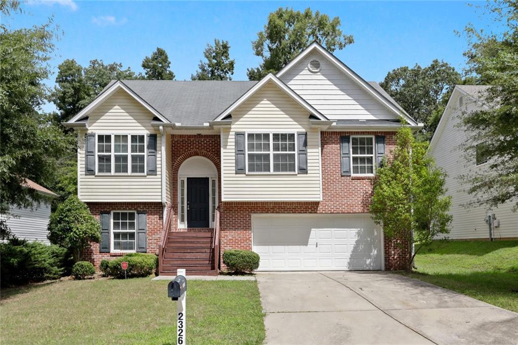 Two-story brick home with fireplace and roomy deck overlooking a private backyard. Beautiful kitchen cabinetry. The kitchen has passed through to the living room. The master suite has a walk-in closet, a beautiful bath with a separate shower and garden tub. A large family room downstairs opens to the backyard. A great place to call home. Close to I-20 I-285.
The house is within 9 minutes or 2.8 miles from Georgia Perimeter College. It is also near Agnes Scott College and Clayton State University.