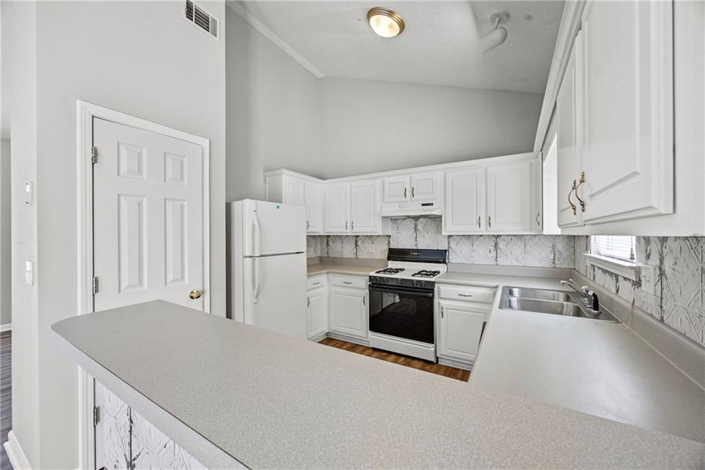 9511 Rollinghills Drive, Jonesboro, Georgia image 16