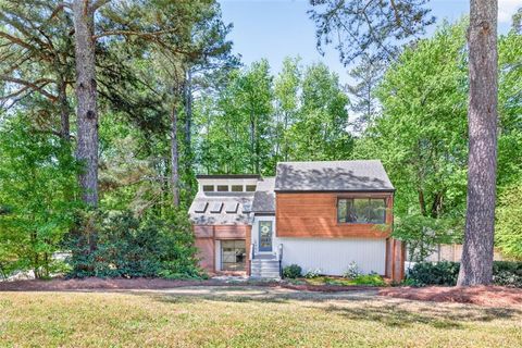 Photo of 3000 Alberta Drive, Marietta, GA 30062 (MLS # 7745457)
