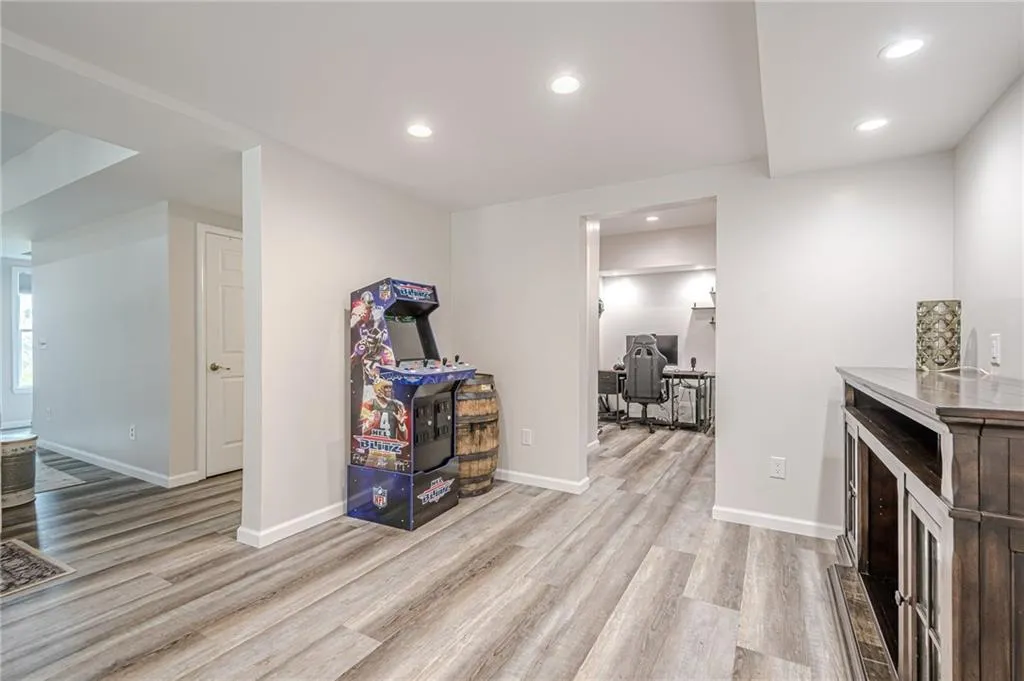 Canton, Georgia 30114, United States, 6 Bedrooms Bedrooms, ,5 BathroomsBathrooms,Residential,Active,146367