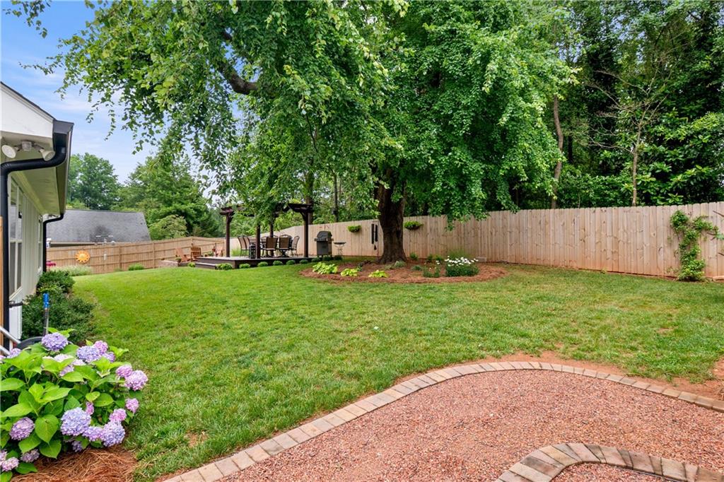 5025 Lakewood Drive