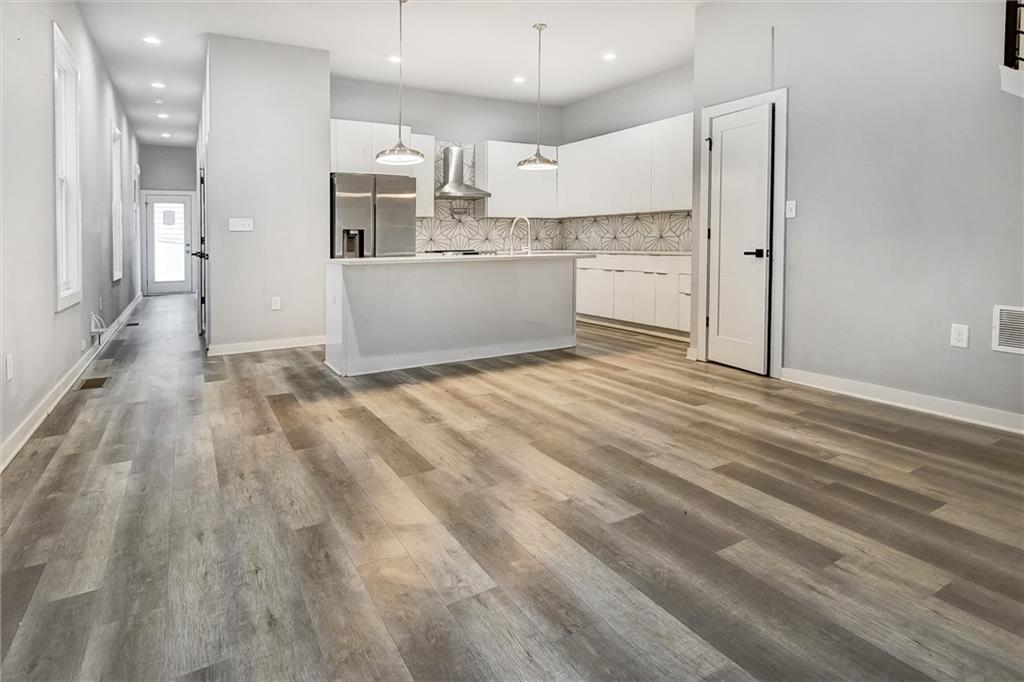 569 Middle Street SW