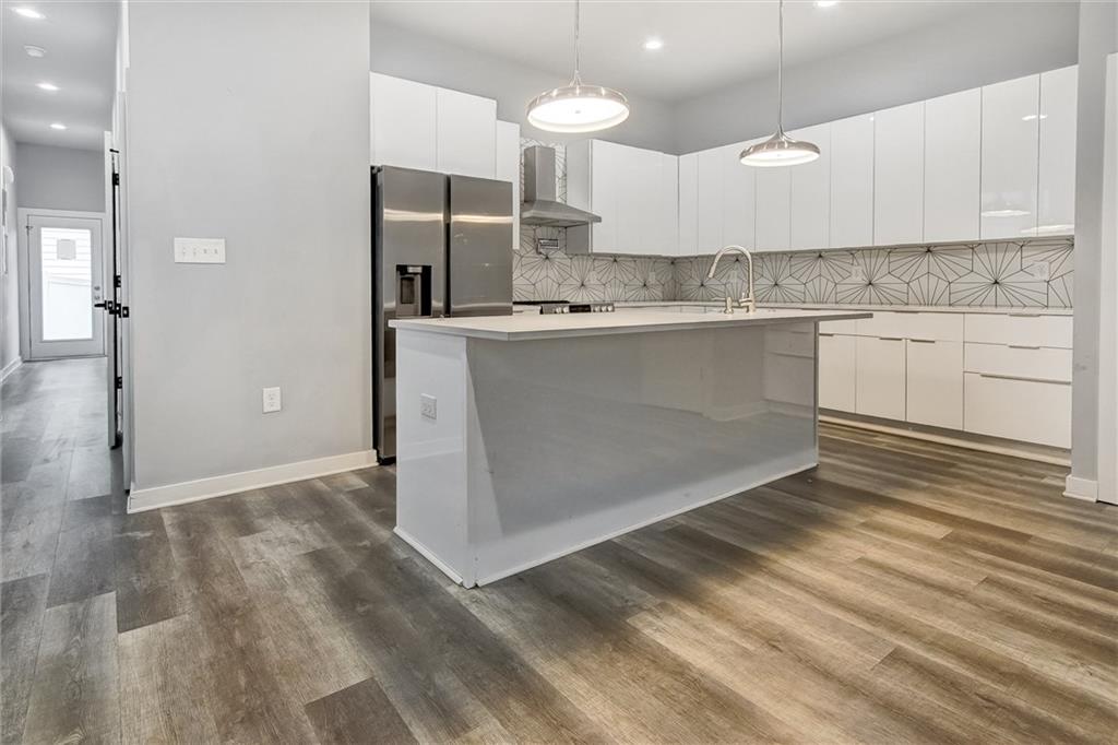 569 Middle Street SW