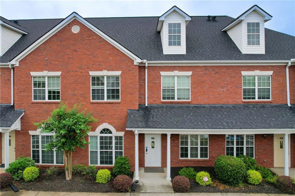 Conveniently located near I-85, Satellite Blvd, and Lawrenceville-Suwanee Road, this upgraded office condo (Unit 2003) offers approximately 1,170 sq. ft. of versatile space. The unit features a spacious reception area, 3-4 private offices -- 2 of which are large enough to serve as conference rooms -- a wide hallway, and beautiful hardwood flooring throughout. Additional highlights include an upgraded break/copier room with cherry cabinetry, granite countertops, and refrigerator. This well-appointed space is ideal for a variety of professional uses.