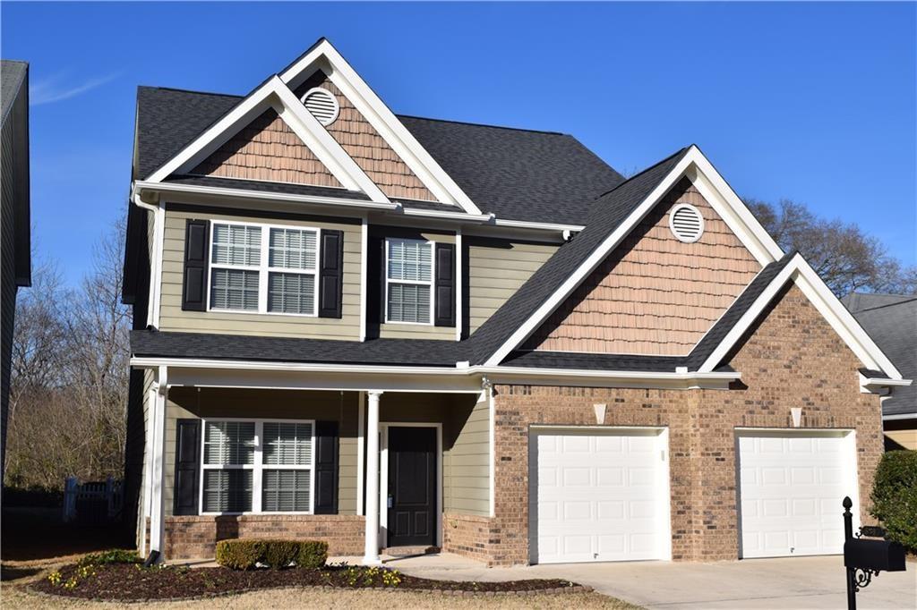 Open Concept Main with 4 Bedrooms and 3 Full Baths in an Exceptional Location ... Flex Suite with Full Bath on Main for Bedroom, Office/Study, or Playroom ... Big Primary Suite Upstairs Plus Two Secondary Bedrooms, Both Spacious, One with Built In Bookcases and the Other Huge. Max Amenities including Swim and Walk/Jog Trails ... Excellent Proximity to Northeast Georgia Medical Center and Along Braselton LifePath ... Walk to Shopping and Restaurants. Act Now!
