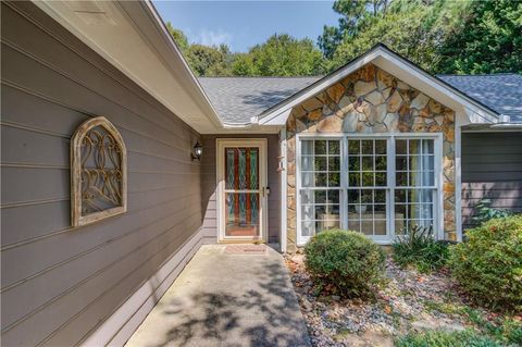 A home in Dacula