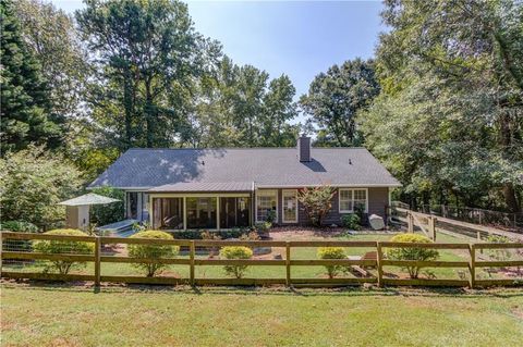 A home in Dacula