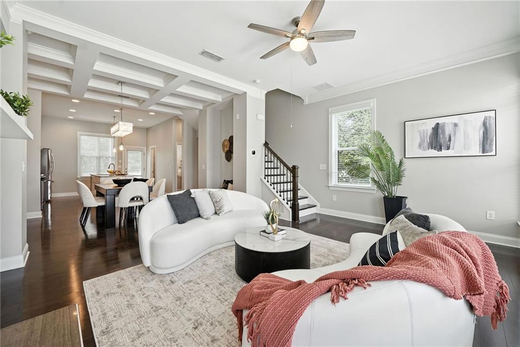 618 Morning Glory Place NE