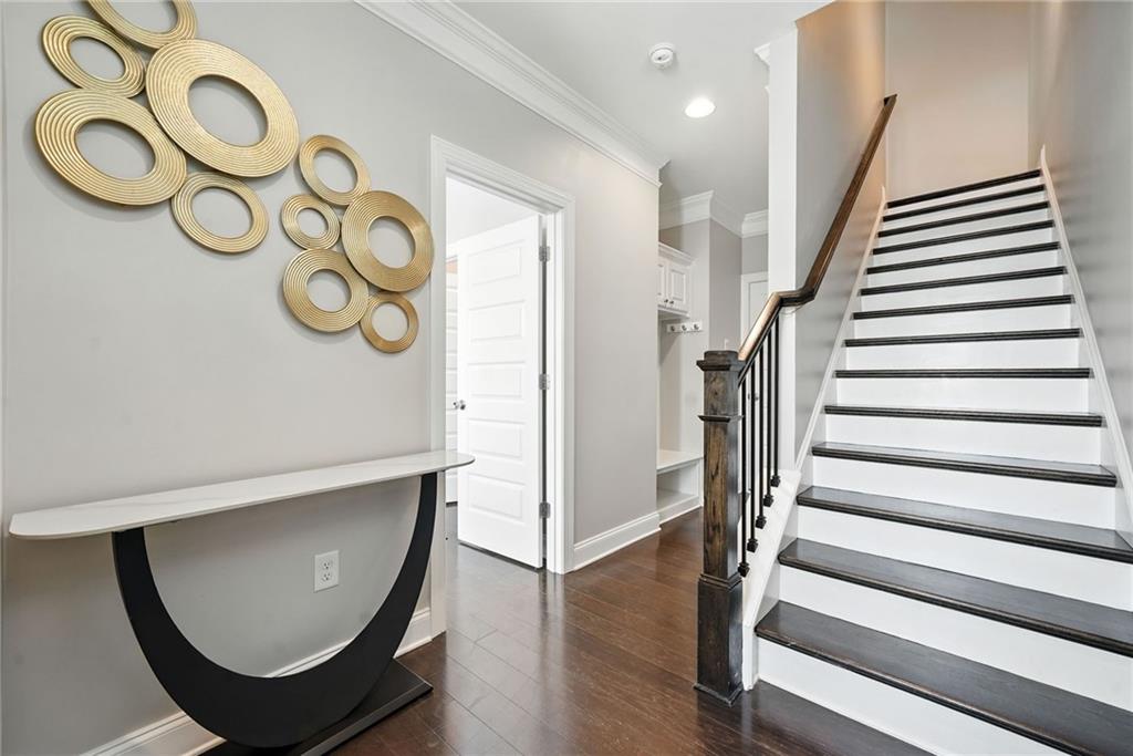 618 Morning Glory Place NE