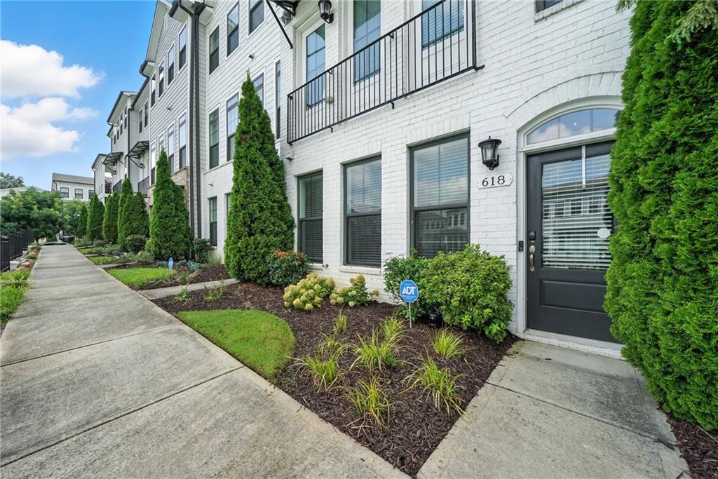 618 Morning Glory Place NE