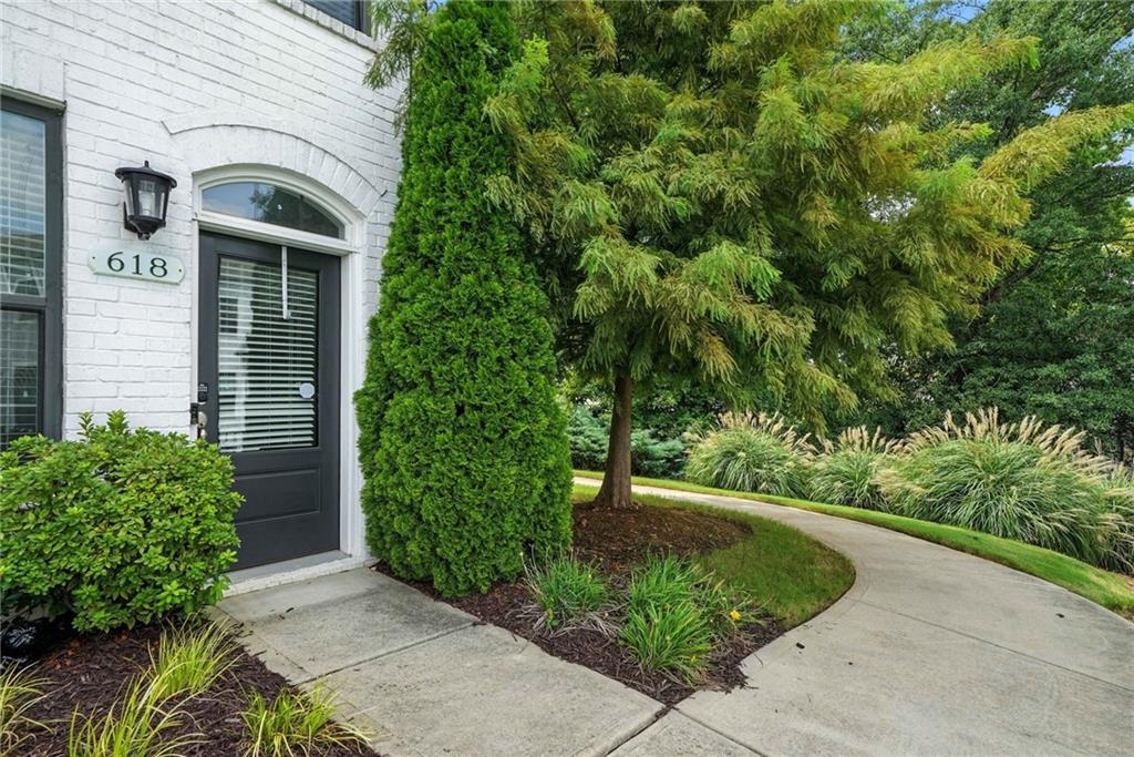 618 Morning Glory Place NE