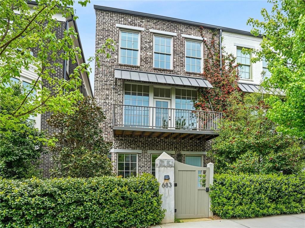 683 Fraser Street SE