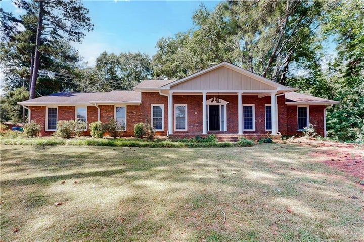 Photo 1 of 35 — 304 W Lakeshore Drive, Carrollton, GA 30117
