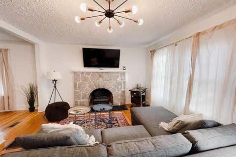 Multifamily For Rent - 1408 Memorial Drive #UPSTAI<br/> Dekalb County, Atlanta, GA 30317