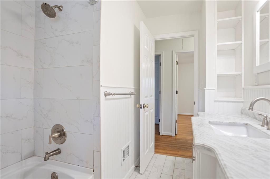 Lake Ivanhoe - Residential