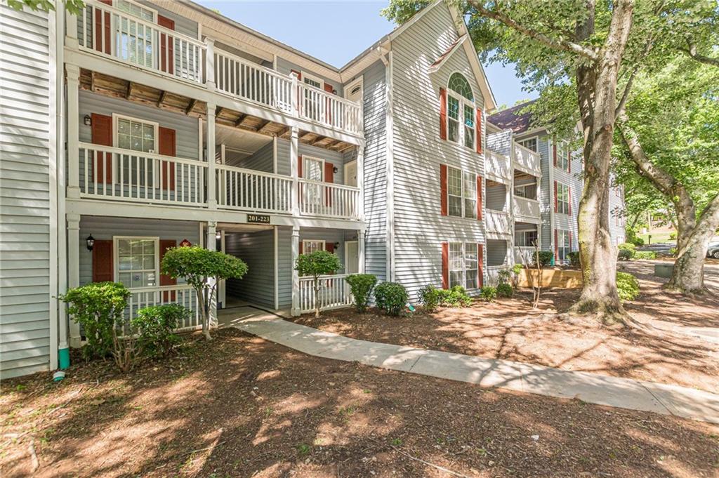 215 Cobblestone Trail
