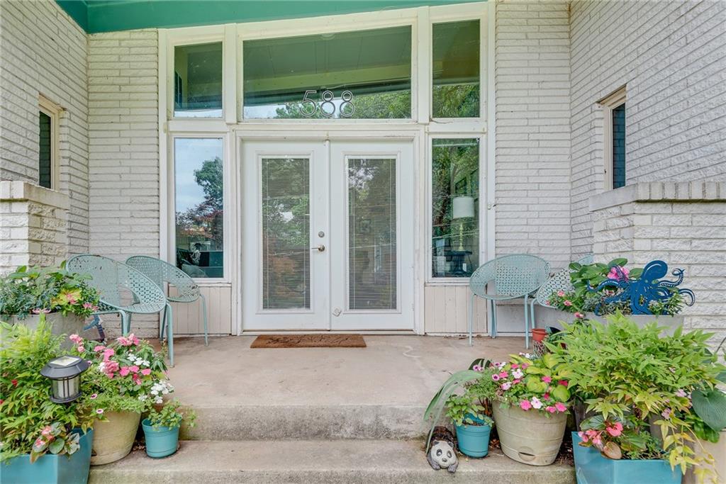 588 Kenilworth Circle