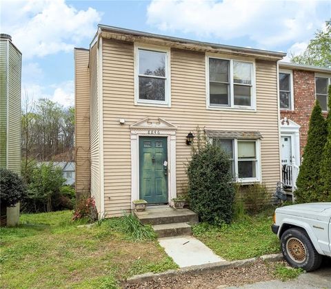 Townhouse For Sale - 8846 Applegate Lane<br/> Atlanta, GA 30350