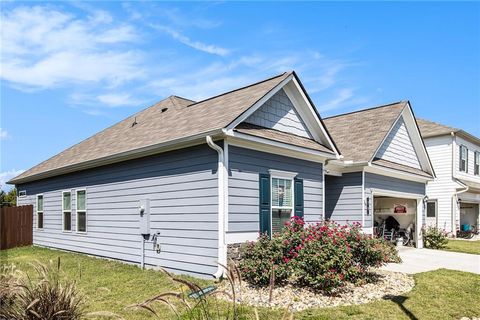 A home in Adairsville