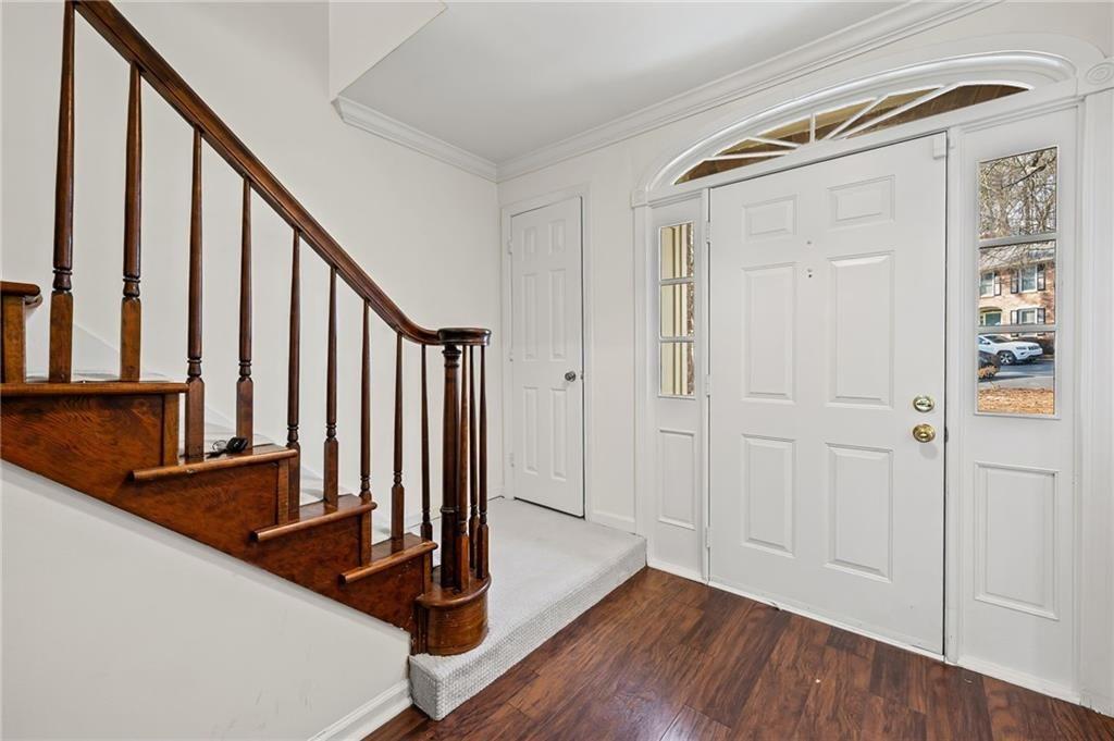 4 Queen Victoria Place NE