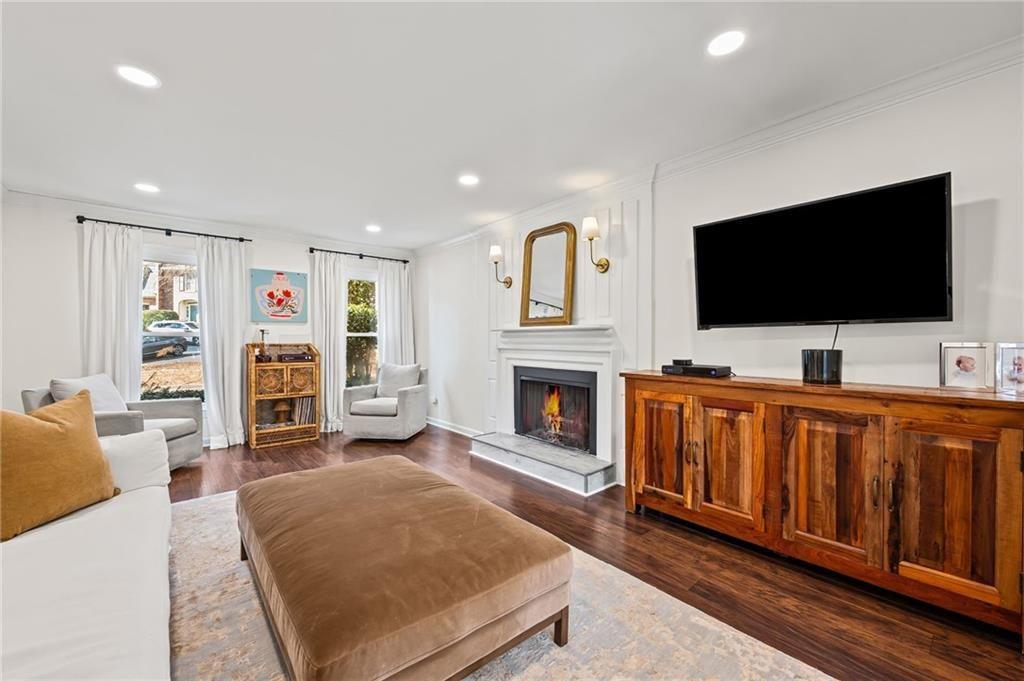 4 Queen Victoria Place NE