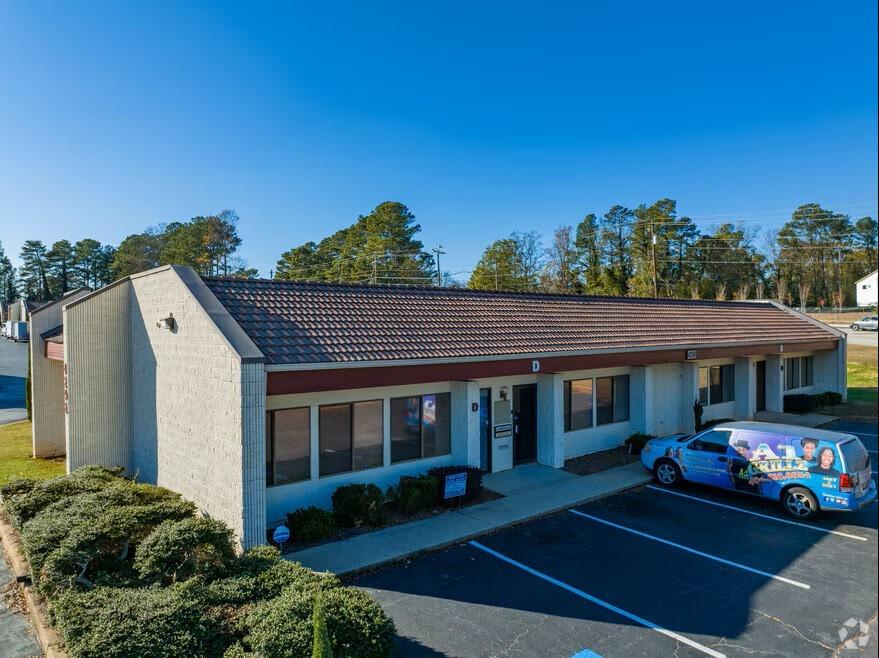 Prime Office Condo – Unlock the perfect opportunity for your business with this well-appointed, one-story office condo located just inside I-285 in Decatur. This approximately 1,350 sq ft space offers functionality, convenience, and visibility in a high-traffic area just off I-285 and Memorial Drive.
Step into a spacious, welcoming reception area that sets the tone for professionalism. The floor plan includes a large administrative office, four private offices, a break room, a full kitchen, one bathroom, and a dedicated storage room—ideal for maximizing workflow and efficiency.
BELOW APPRAISED VALUE Renovated in 2017 by the current owner, the space has been thoughtfully updated and is move-in ready. With ample parking and easy access to major thoroughfares, this property is perfectly suited for a medical practice, insurance agency, or a wide range of small businesses seeking a high-visibility location.
Don’t miss your chance to establish your business in this strategically located office condo!