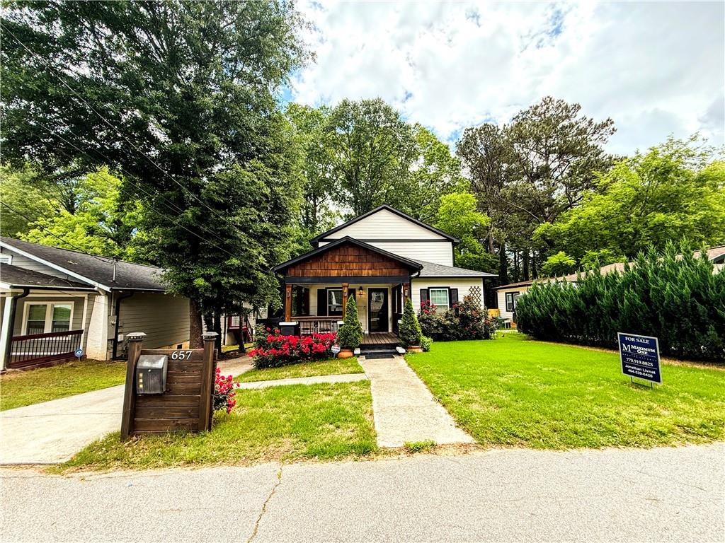 657 S Grand Avenue NW