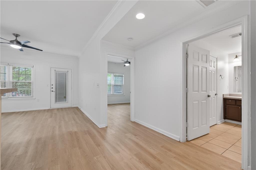 2700 Pine Tree Road NE 1011