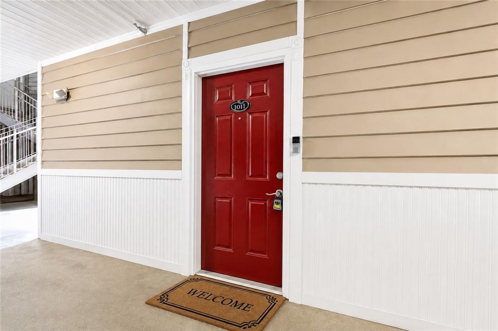 2700 Pine Tree Road NE 1011