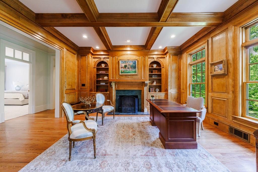 25 Asheworth Court NW