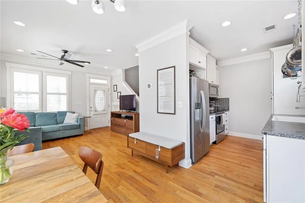 Atlanta, Georgia 30312, United States, 2 Bedrooms Bedrooms, ,2 BathroomsBathrooms,Residential,Active,131647