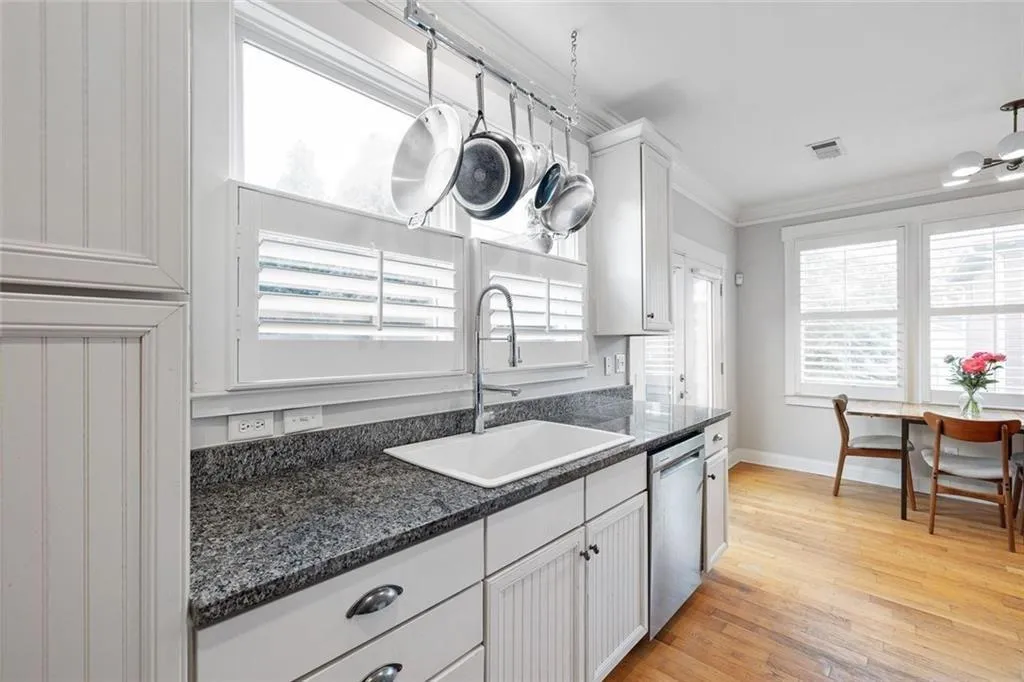 Atlanta, Georgia 30312, United States, 2 Bedrooms Bedrooms, ,2 BathroomsBathrooms,Residential,Active,131647